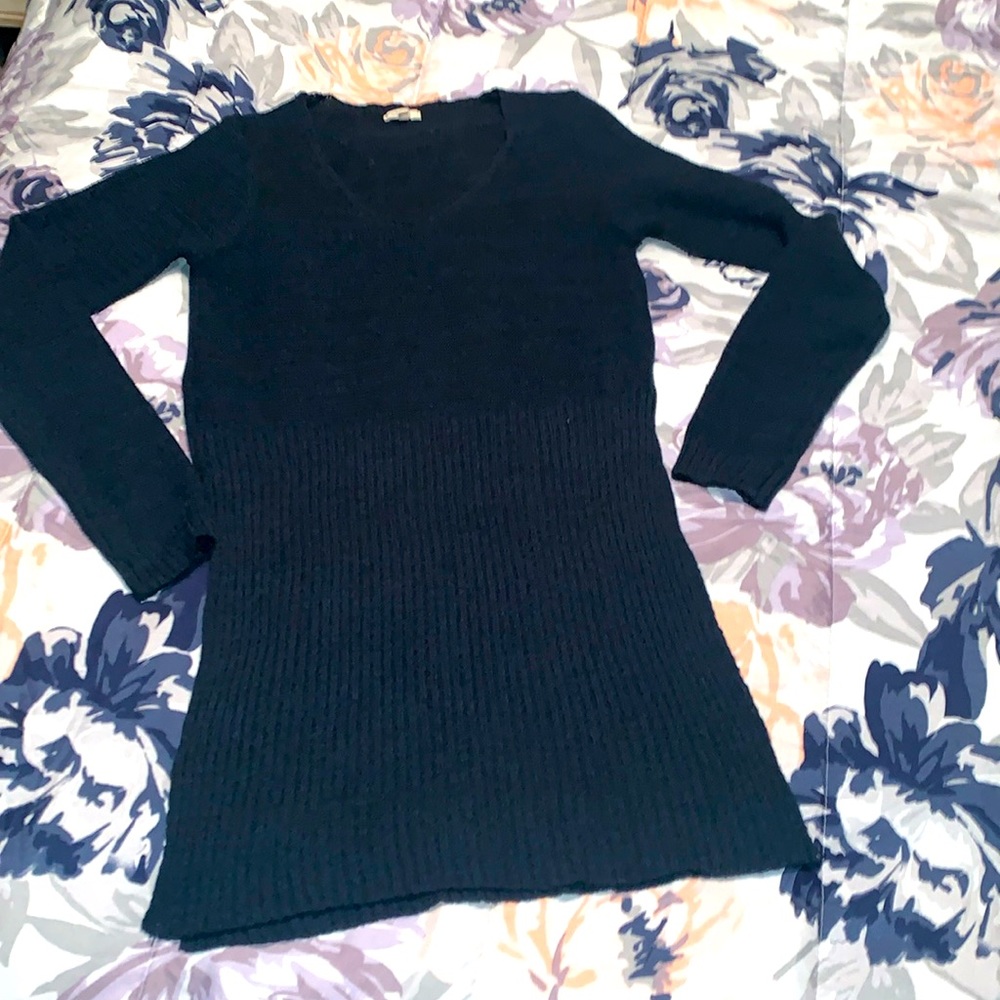 Like new Mystree deep teal lightweight tunic sweater with deep side slits